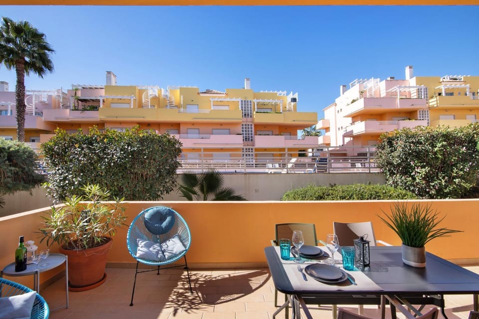 Property building, Balcony/Terrace, Living room