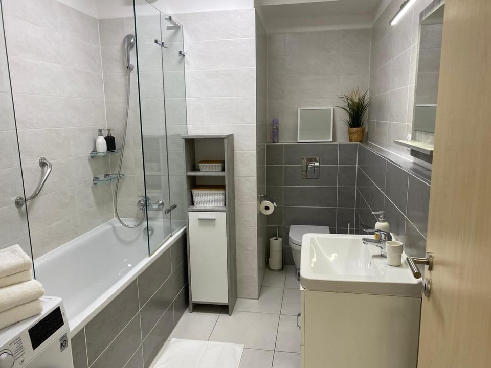 Shower, Bath, towels