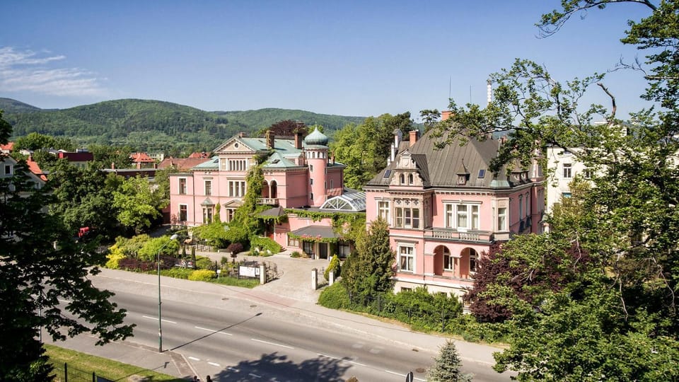 Property building, Facade/entrance, Neighbourhood, Bird's eye view