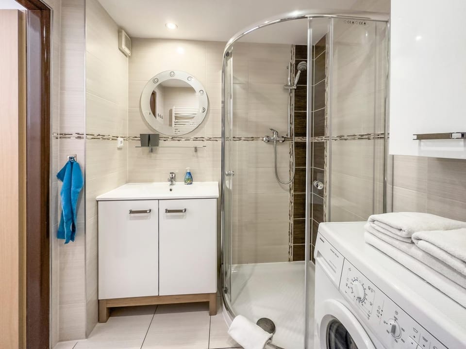 Shower, Bathroom, towels, dryer