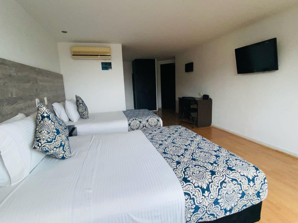 Bed, Photo of the whole room, Bedroom, air conditioner