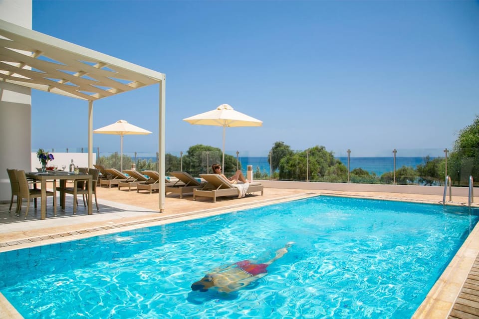 Balcony/Terrace, Sea view, Swimming pool