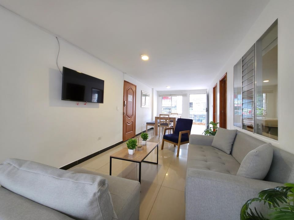 Casa amplia y cómoda cerca del Estadio y la 70 Apartment in Medellin