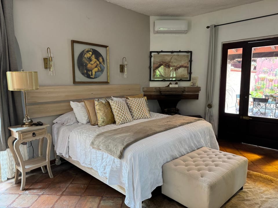 Bed, Photo of the whole room, air conditioner