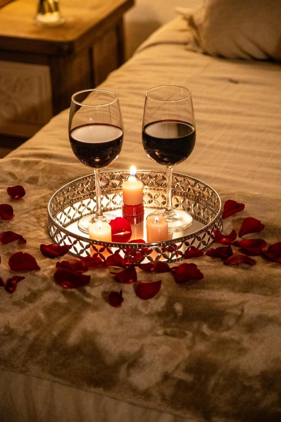 Bed, Decorative detail, Alcoholic drinks
