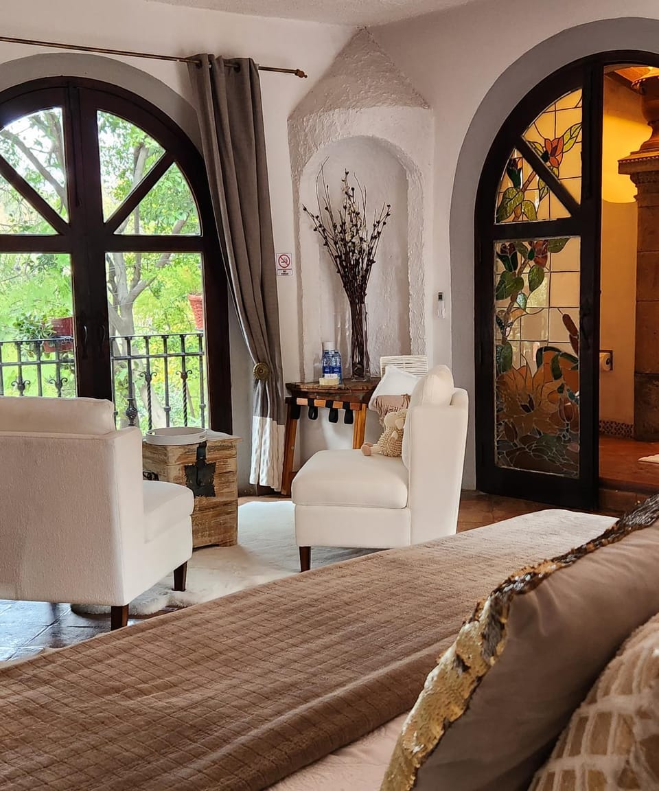 Bed, Living room, Photo of the whole room, Garden view
