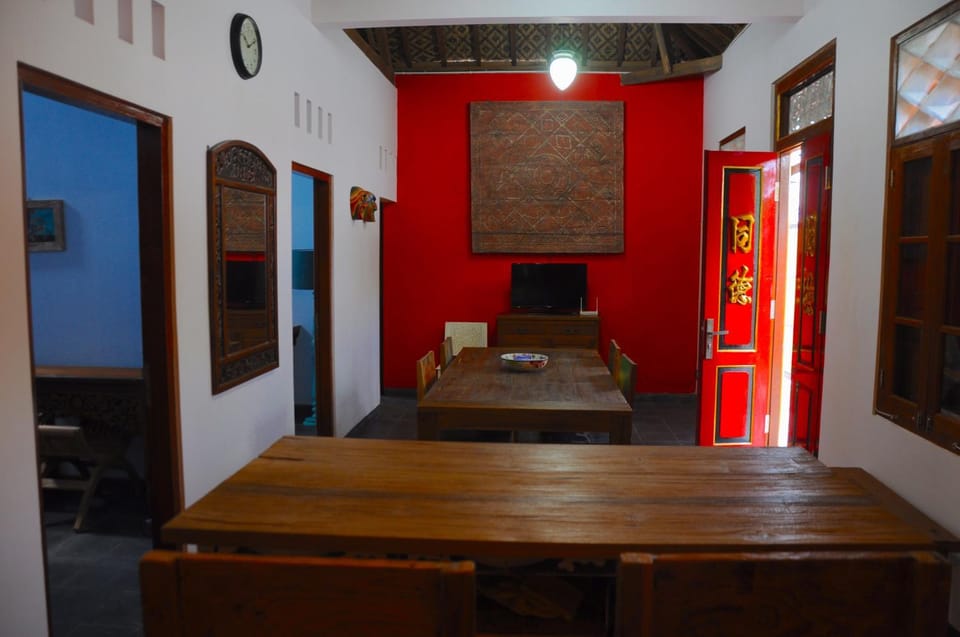 Communal lounge/ TV room