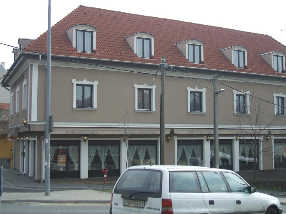Facade/entrance
