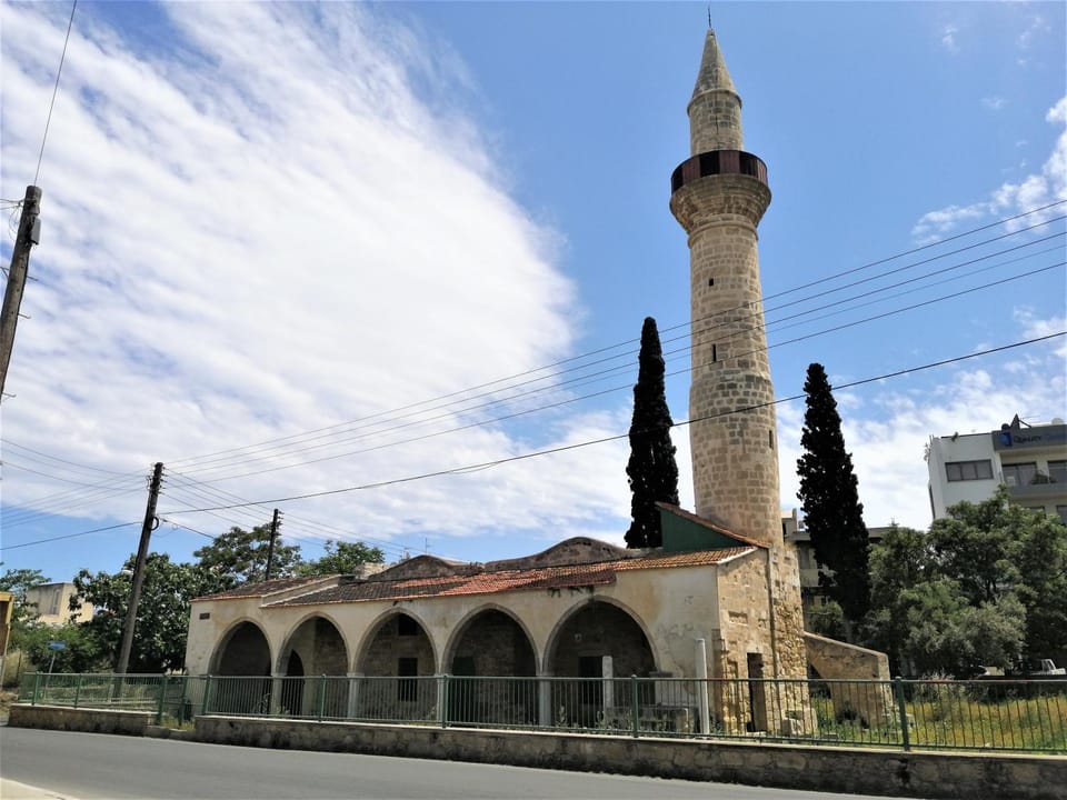 Nearby landmark, Neighbourhood