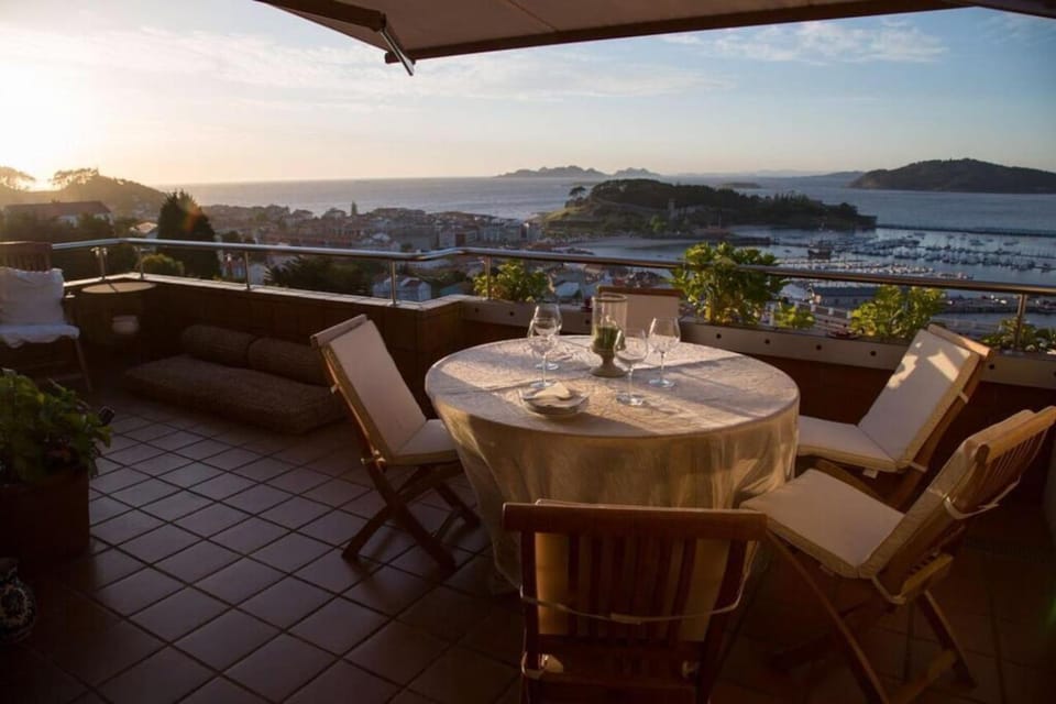 Nearby landmark, Natural landscape, Balcony/Terrace, Beach, On site, Landmark view, Sea view