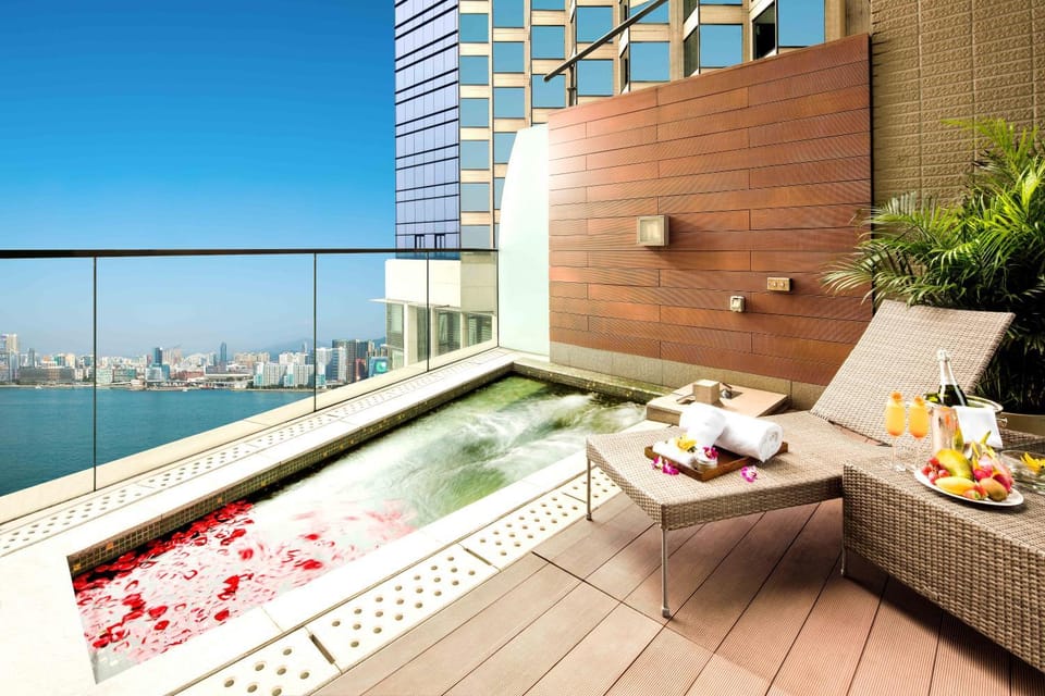 Shower, Swimming pool, Swimming pool