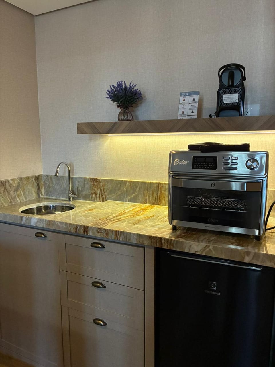 Kitchen or kitchenette, oven