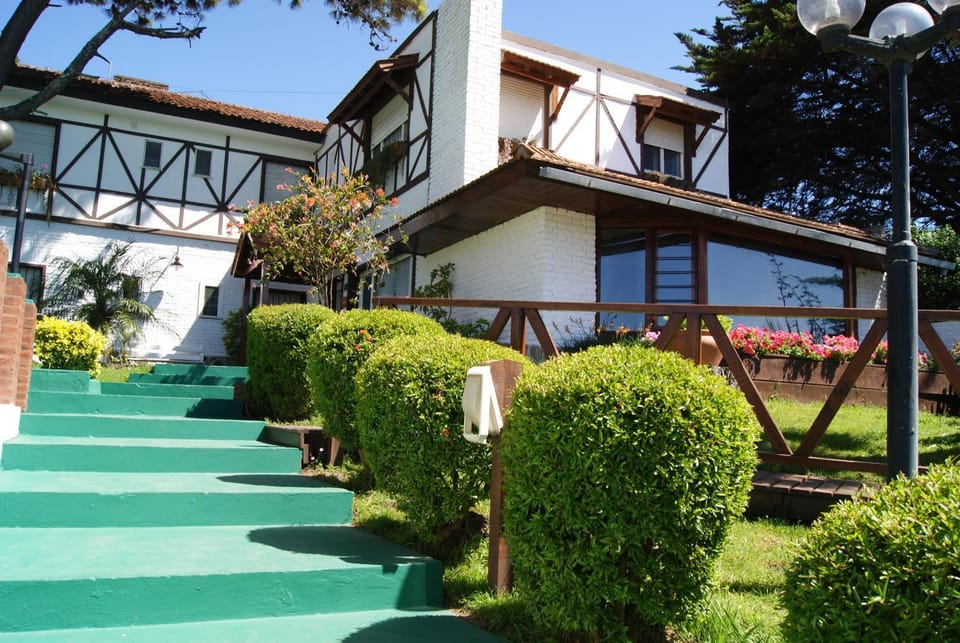 Facade/entrance, Area and facilities