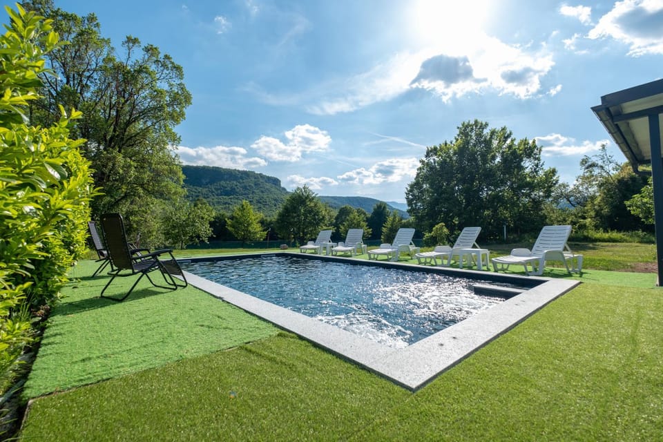 Day, Hot Tub, Garden view, Pool view, Swimming pool, Swimming pool, sunbed