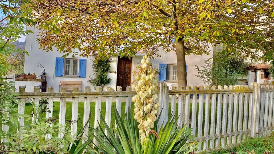 Casa Bianca Azzurra con piscina House in Liguria