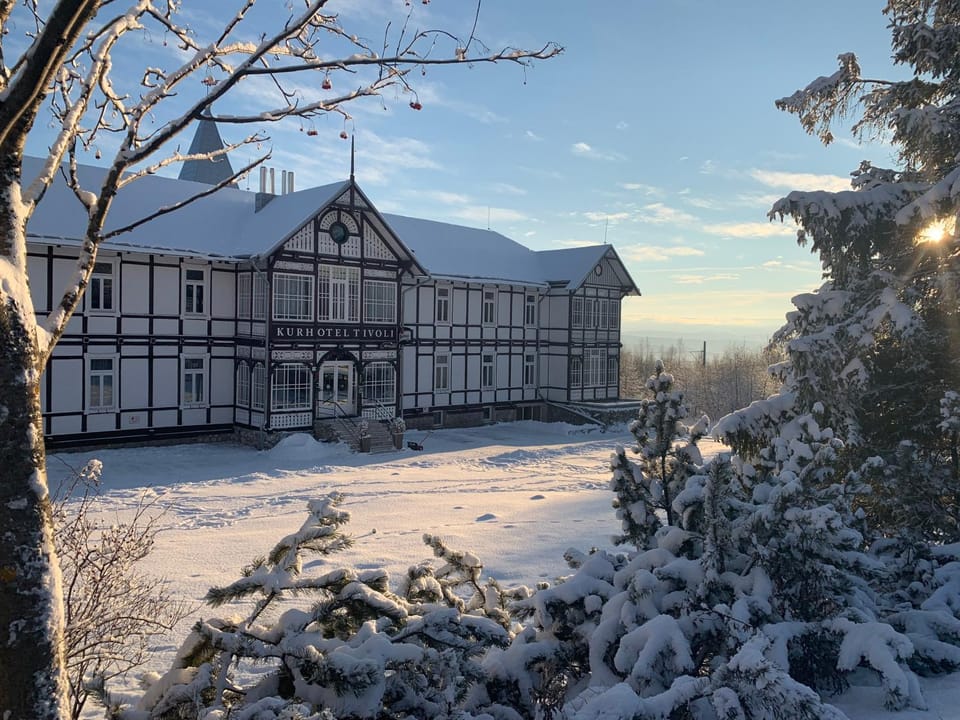 Property building, Facade/entrance, Winter