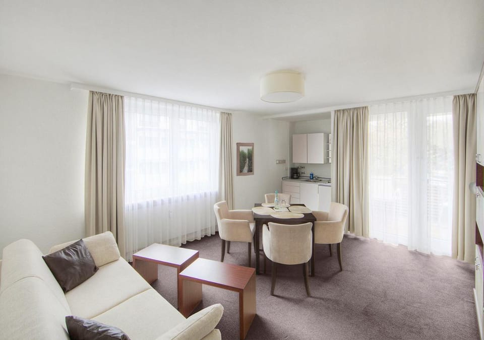 Living room, Photo of the whole room, Dining area