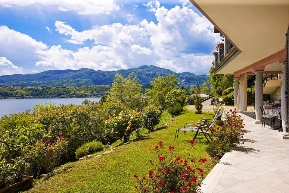 Balcony/Terrace, Lake view, Mountain view