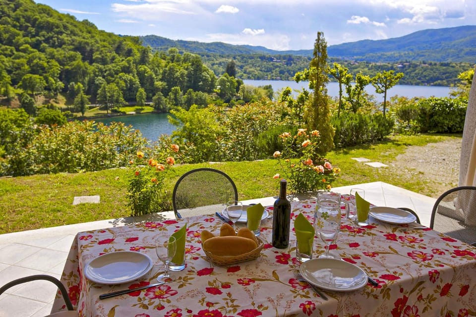 Balcony/Terrace, Lake view, Mountain view
