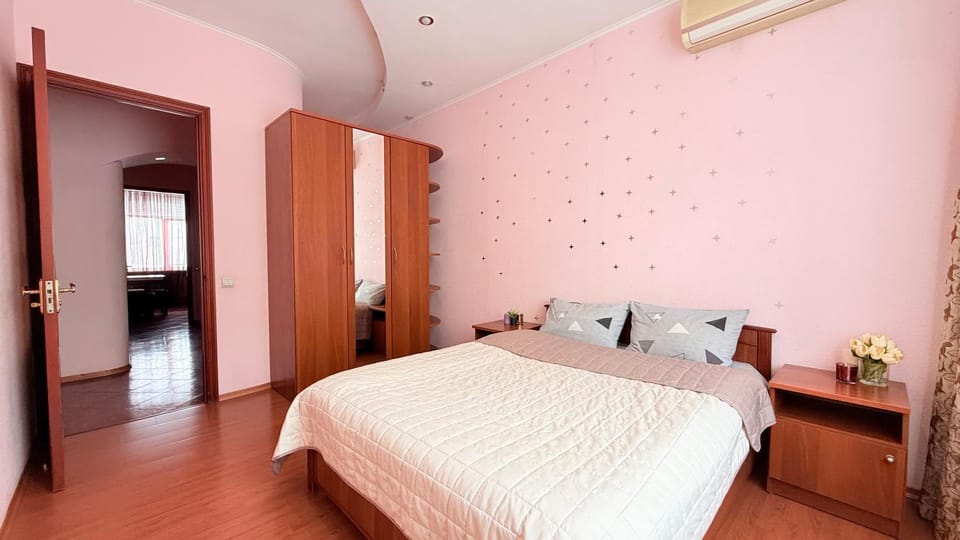 Bed, Photo of the whole room, Bedroom, wardrobe