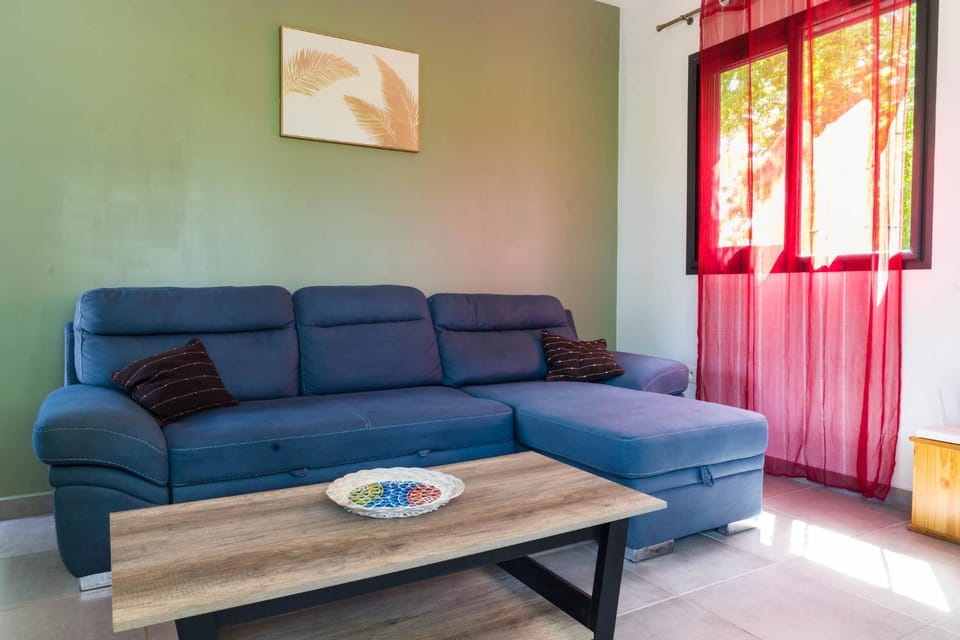 Living room, Decorative detail, Mountain view