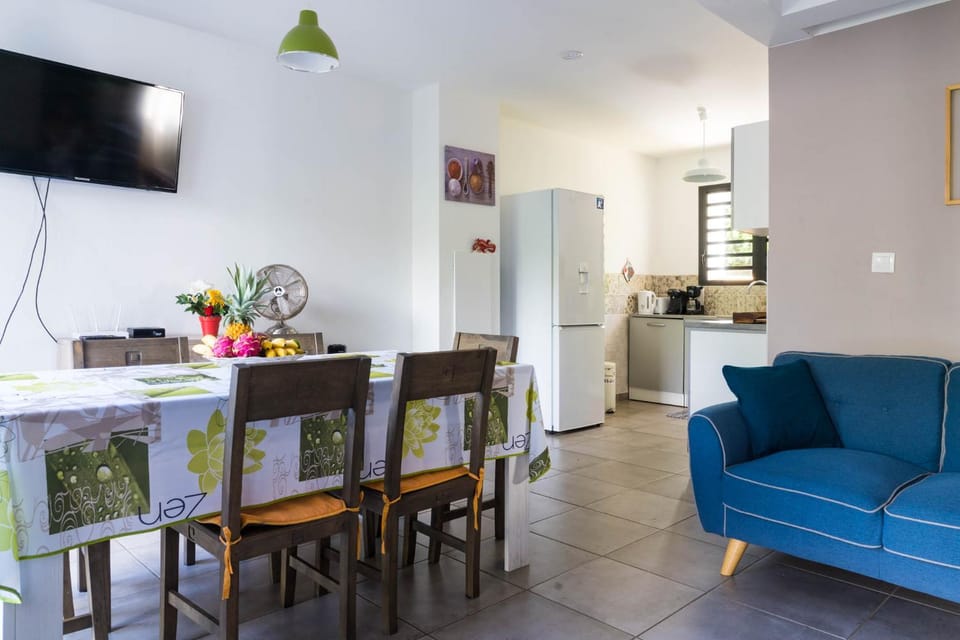 TV and multimedia, Kitchen or kitchenette, Living room, Dining area