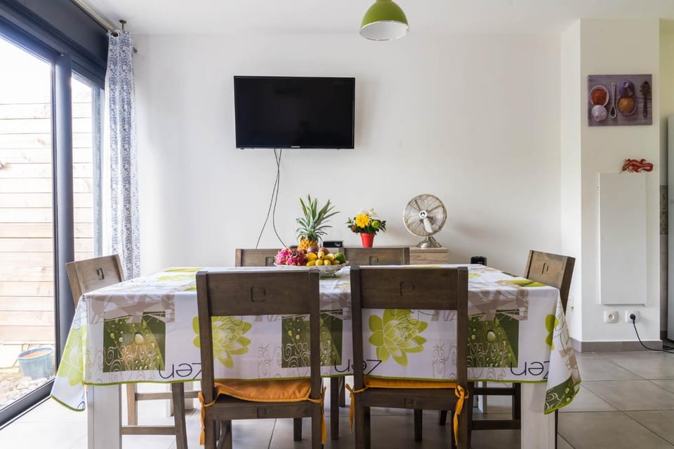 TV and multimedia, Dining area