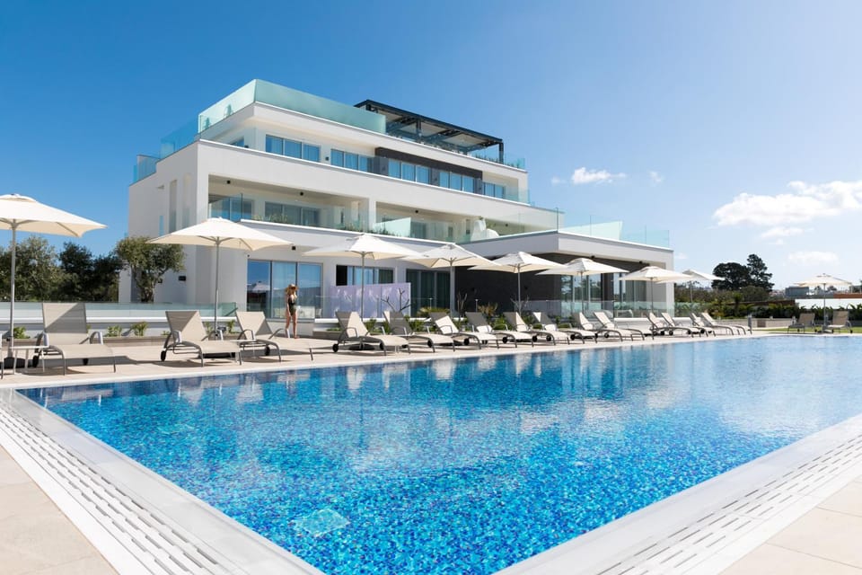 Property building, Day, Pool view, Swimming pool, Swimming pool, sunbed