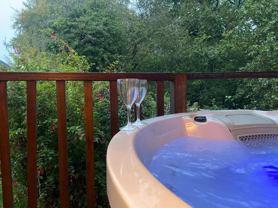 Garden, Hot Tub, View (from property/room), Balcony/Terrace, Garden view