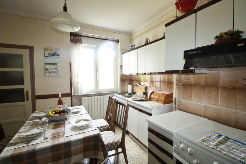 Coffee/tea facilities, Kitchen or kitchenette, Dining area