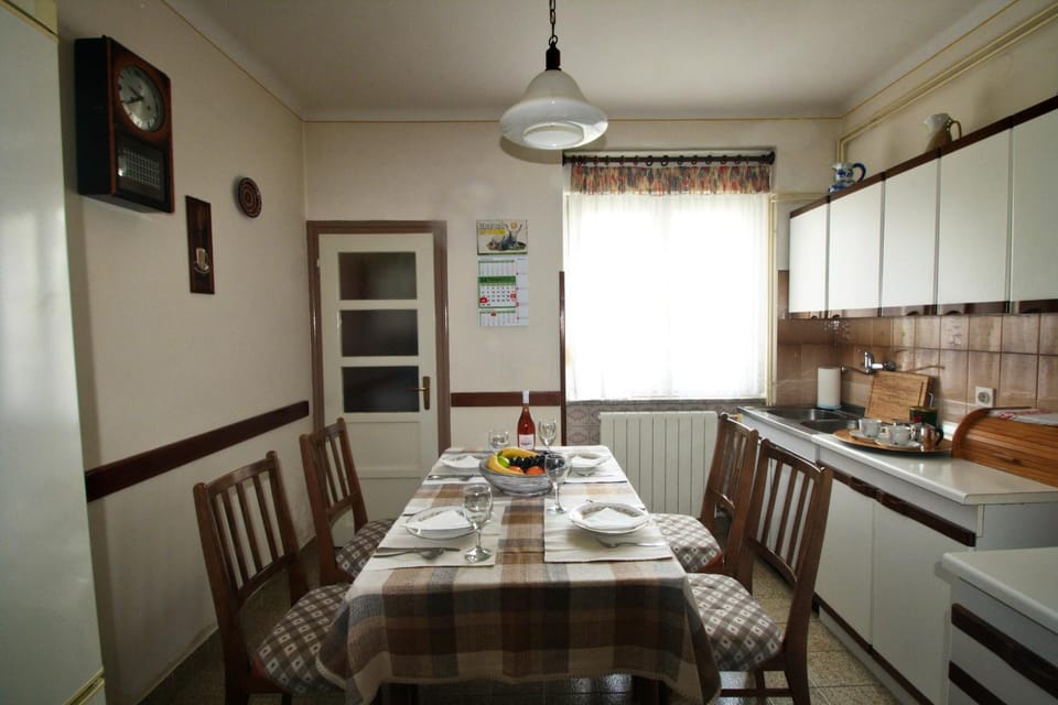 Coffee/tea facilities, Kitchen or kitchenette, Dining area