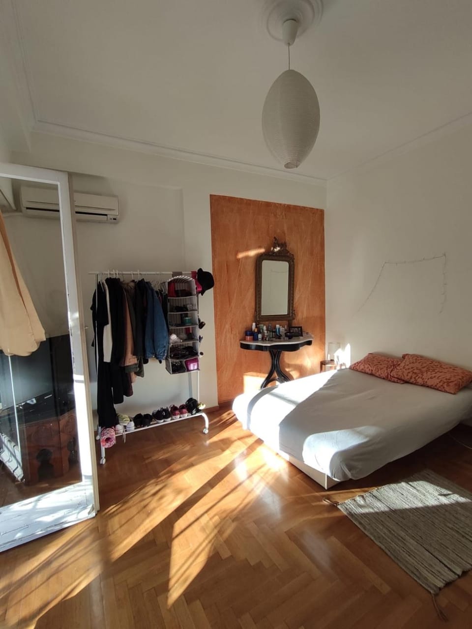 Bedroom, air conditioner