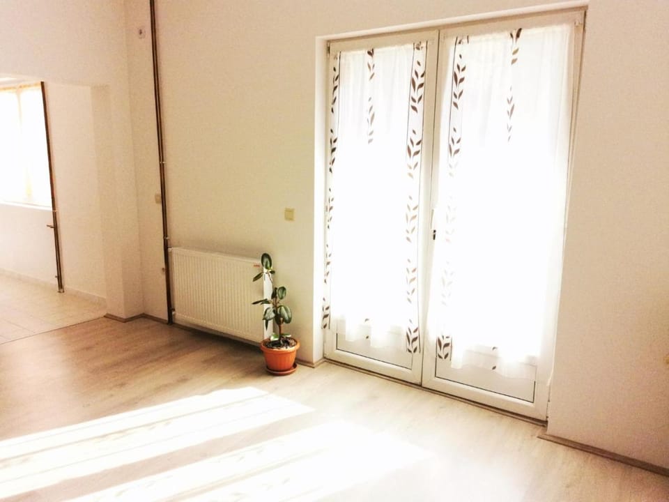 Communal lounge/ TV room, TV and multimedia, Living room, Seating area