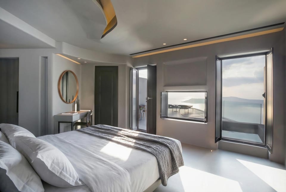 Bed, View (from property/room), Bedroom, Landmark view, Sea view