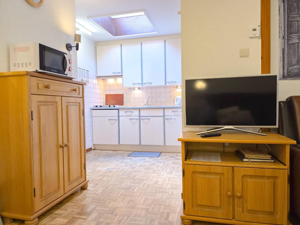 TV and multimedia, microwave, kitchen