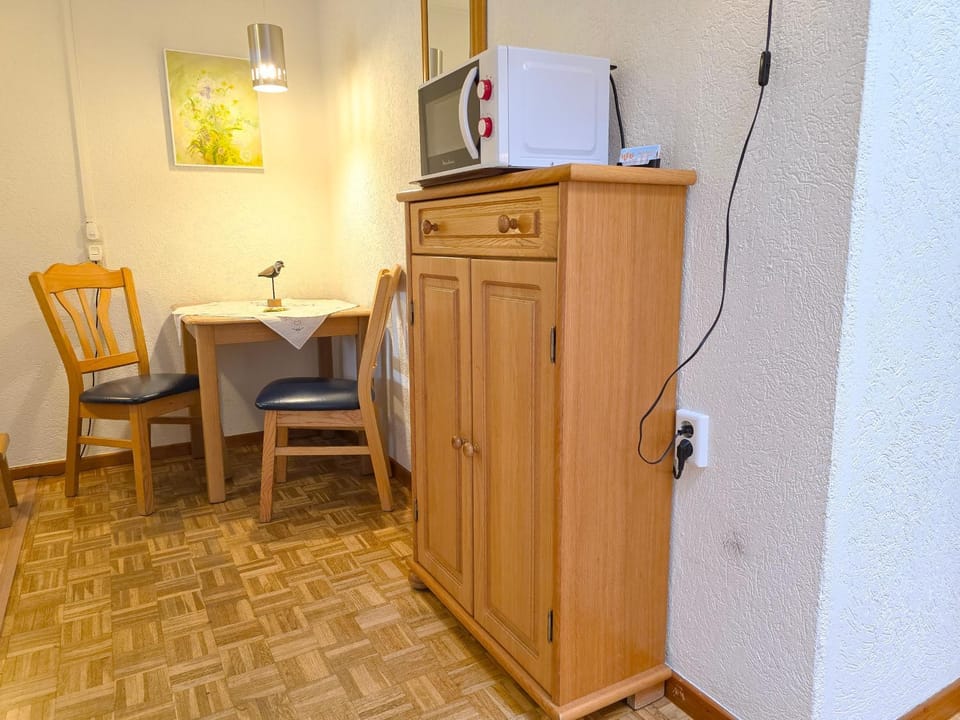 Dining area, microwave