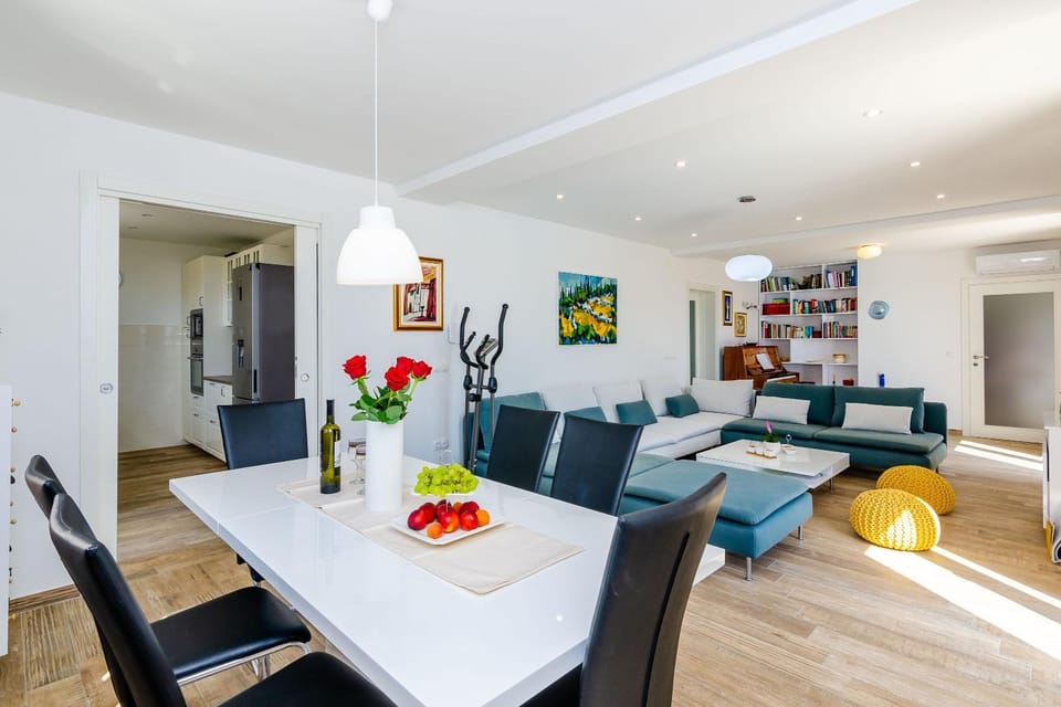 Living room, Seating area, Dining area