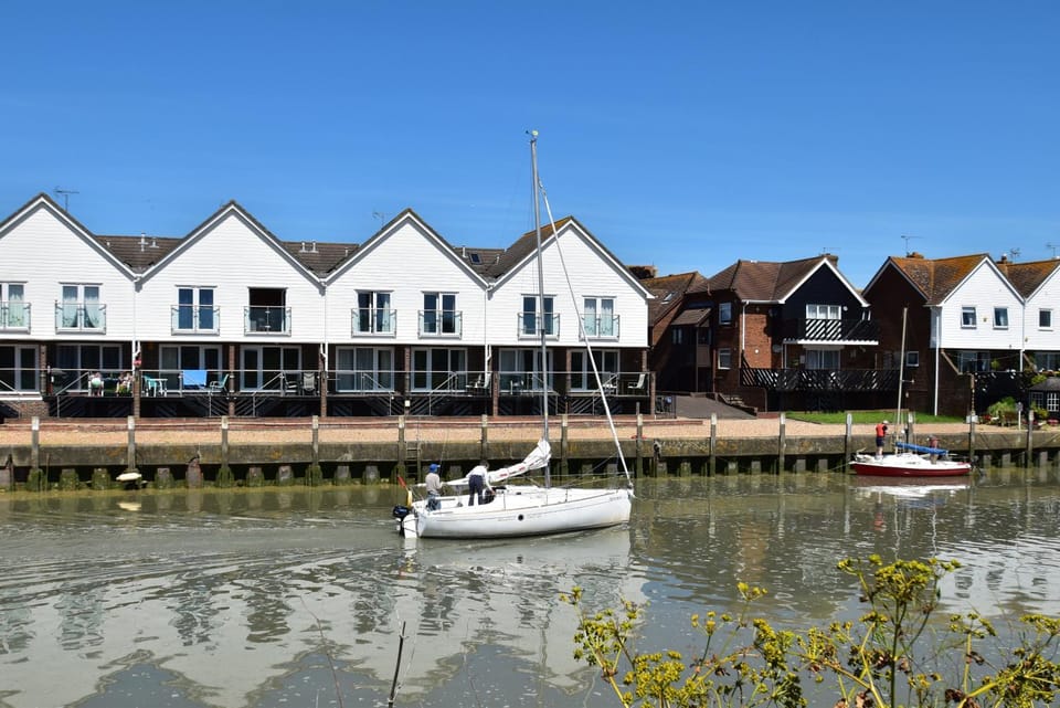 Facade/entrance, River view