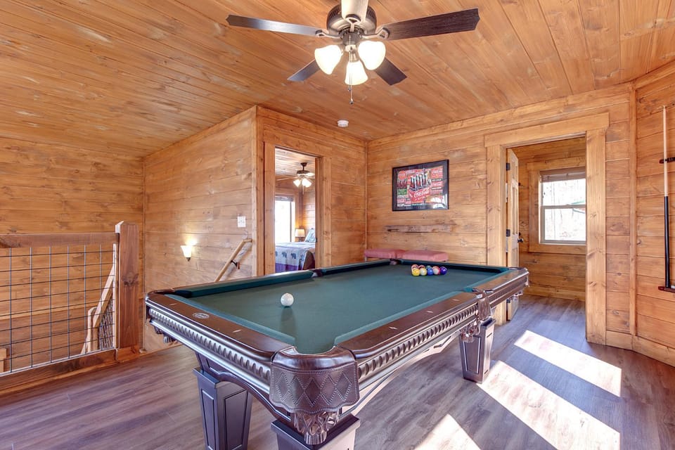 Billiard, Game Room