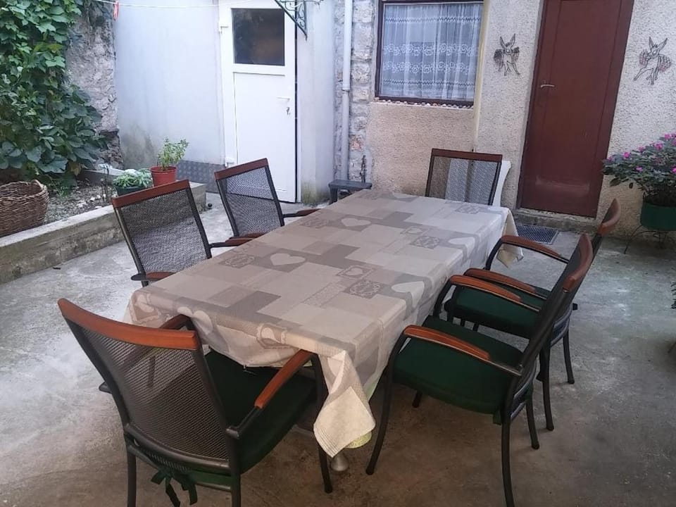 Guesthouse Dante Bed and Breakfast in Tisno