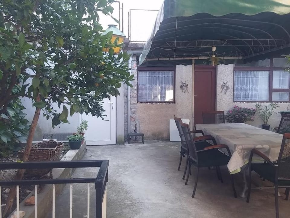 Guesthouse Dante Bed and Breakfast in Tisno