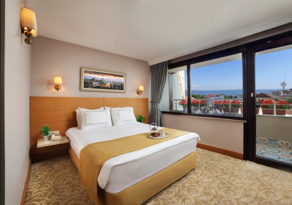 Photo of the whole room, Sea view