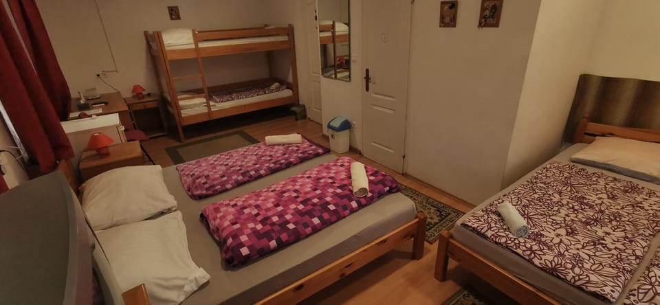 Bed, Photo of the whole room, bunk bed