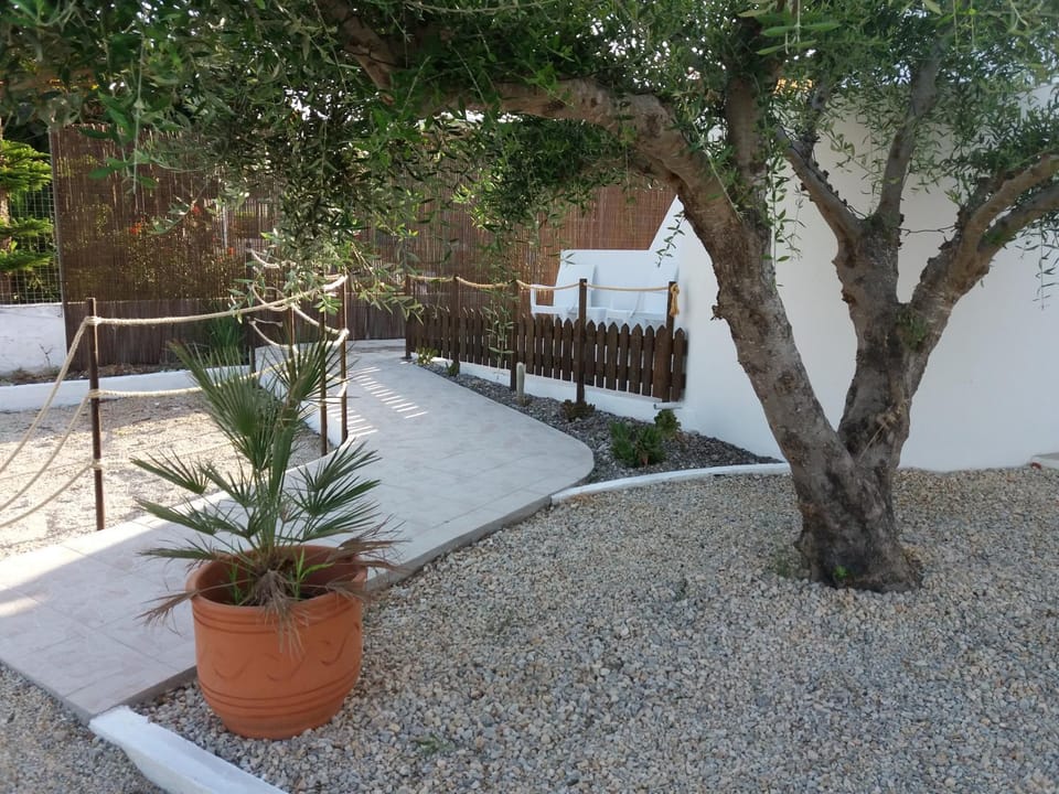 Facade/entrance, Garden, Seating area, Inner courtyard view, Facility for disabled guests