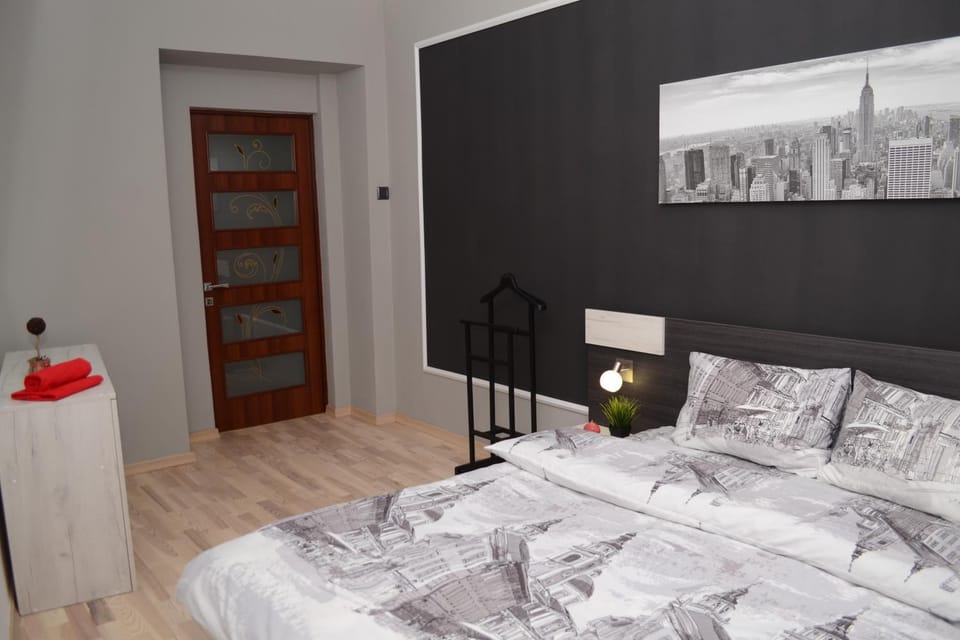 Modern Red Apartment Apartment in Lviv