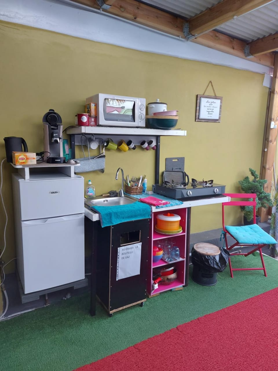 Kitchen or kitchenette