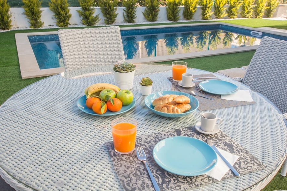 Garden, Breakfast