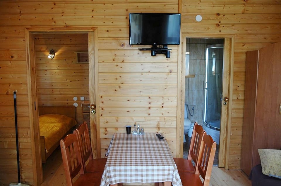 Communal lounge/ TV room, TV and multimedia, Dining area