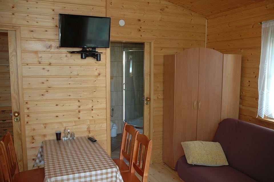 Communal lounge/ TV room, TV and multimedia, Living room, Seating area, Dining area