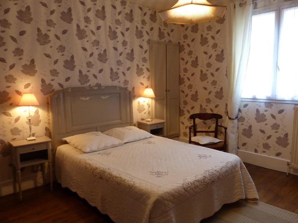 Gîte à Saint-Ennemond avec cheminée et jardin clos - FR-1-489-11 House in Bourgogne-Franche-Comté